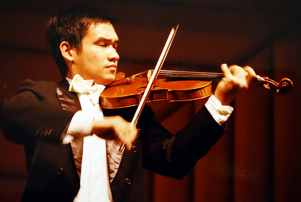 2001年12月30日舉行“金力小提琴獨奏音樂會”.JPG