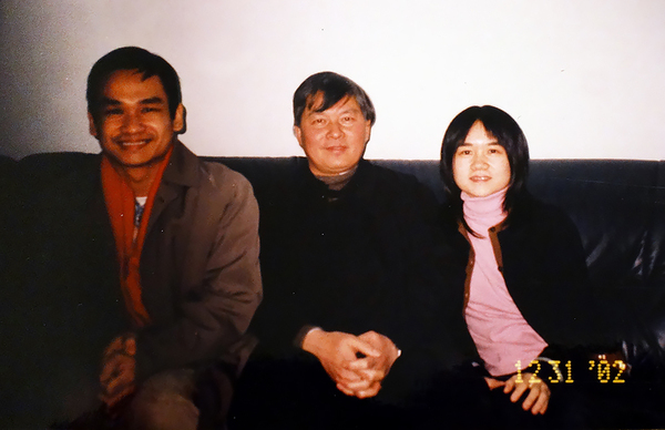 2002年12月31日小提琴家金力與妹妹鋼琴家金萊到訪樂力.JPG